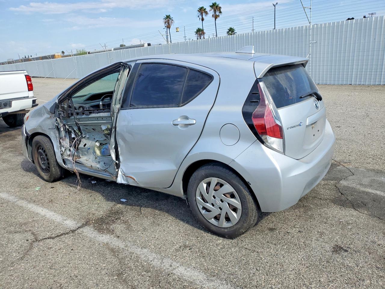 2016 TOYOTA PRIUS C ONE — снимка 2