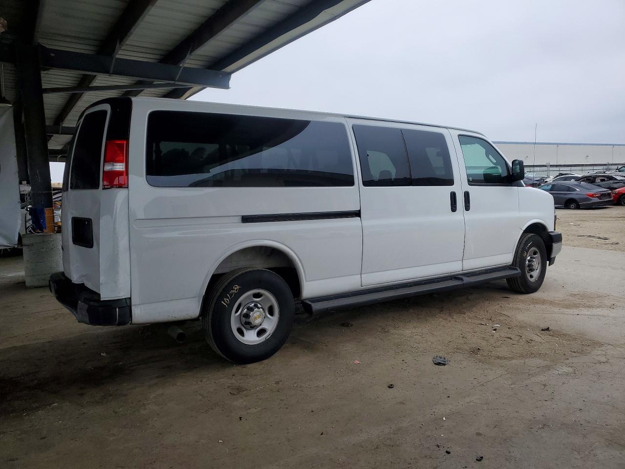 2025 CHEVROLET EXPRESS G3500 LT — снимка 3