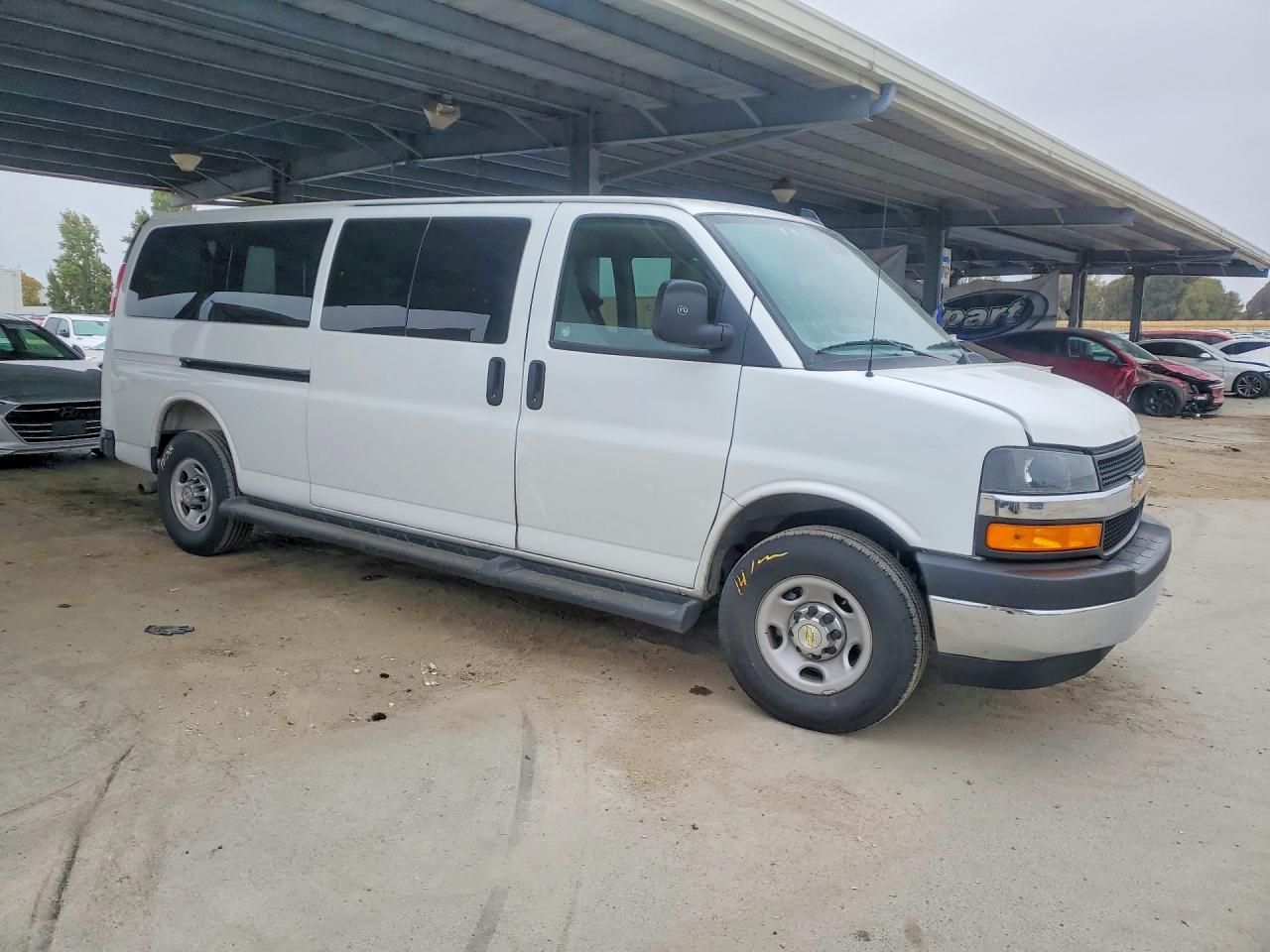 2025 CHEVROLET EXPRESS G3500 LT — снимка 4