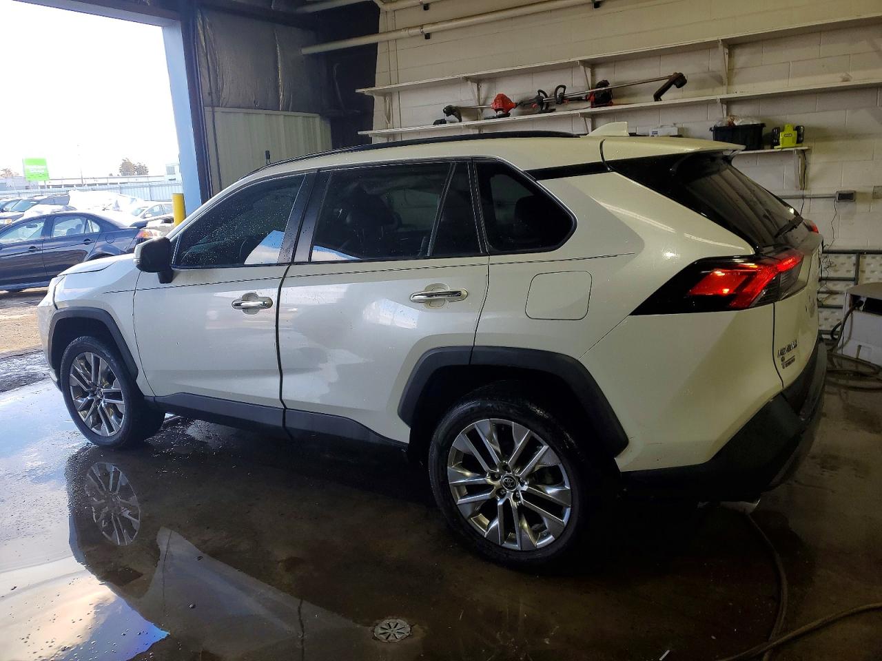 2021 TOYOTA RAV4 LIMITED — снимка 2