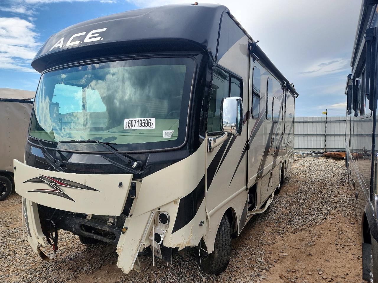 2020 FORD F53 — снимка 2