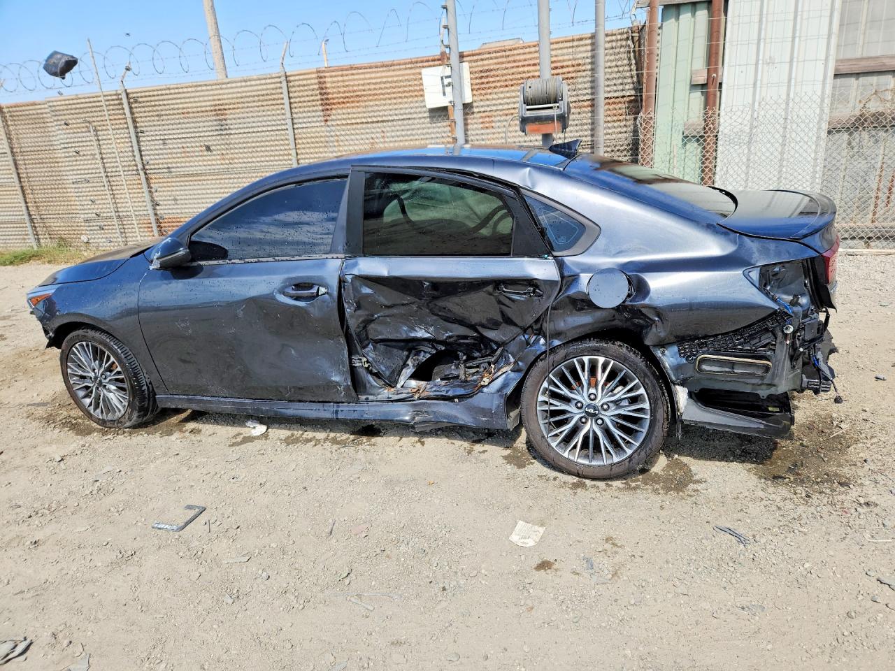 2022 KIA FORTE GT LINE — снимка 2