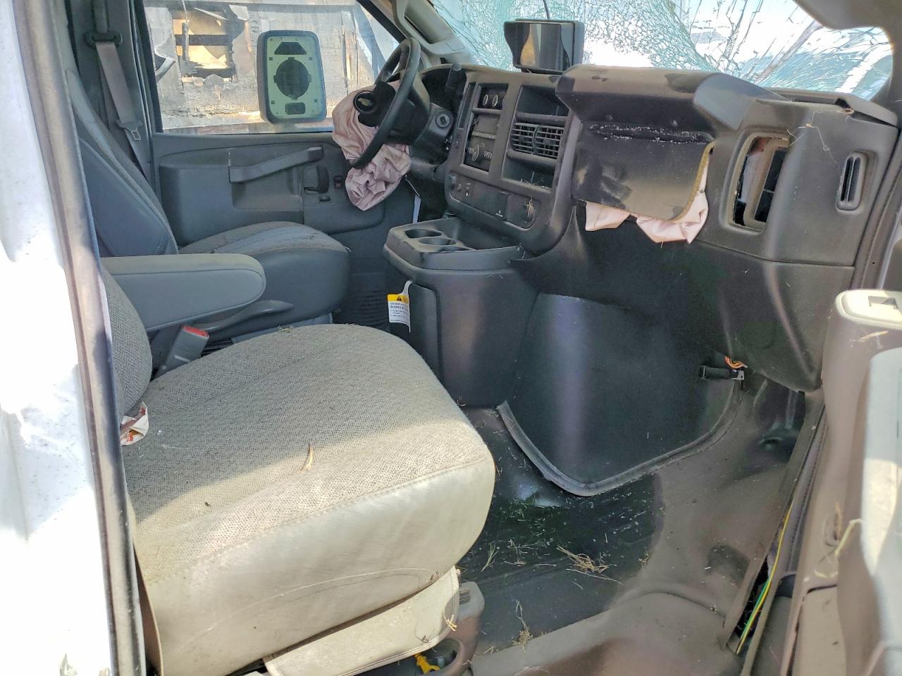 2025 CHEVROLET EXPRESS G3500 — снимка 5