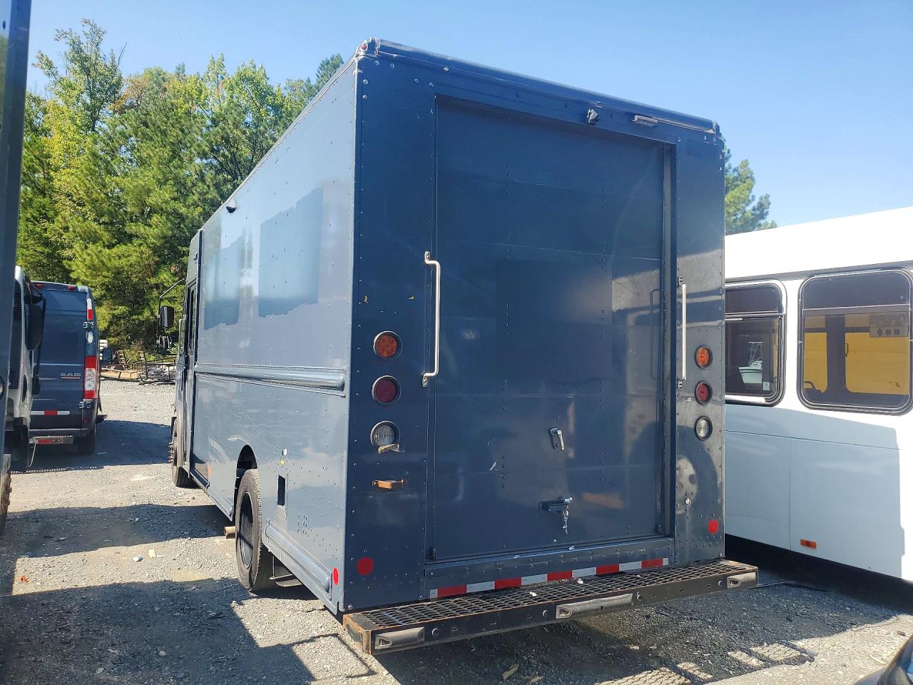 2020 FORD F59 — снимка 2