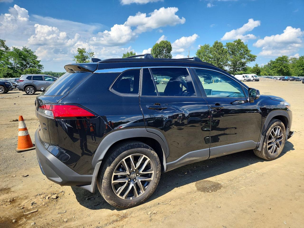 2026 TOYOTA COROLLA CROSS XLE — снимка 3