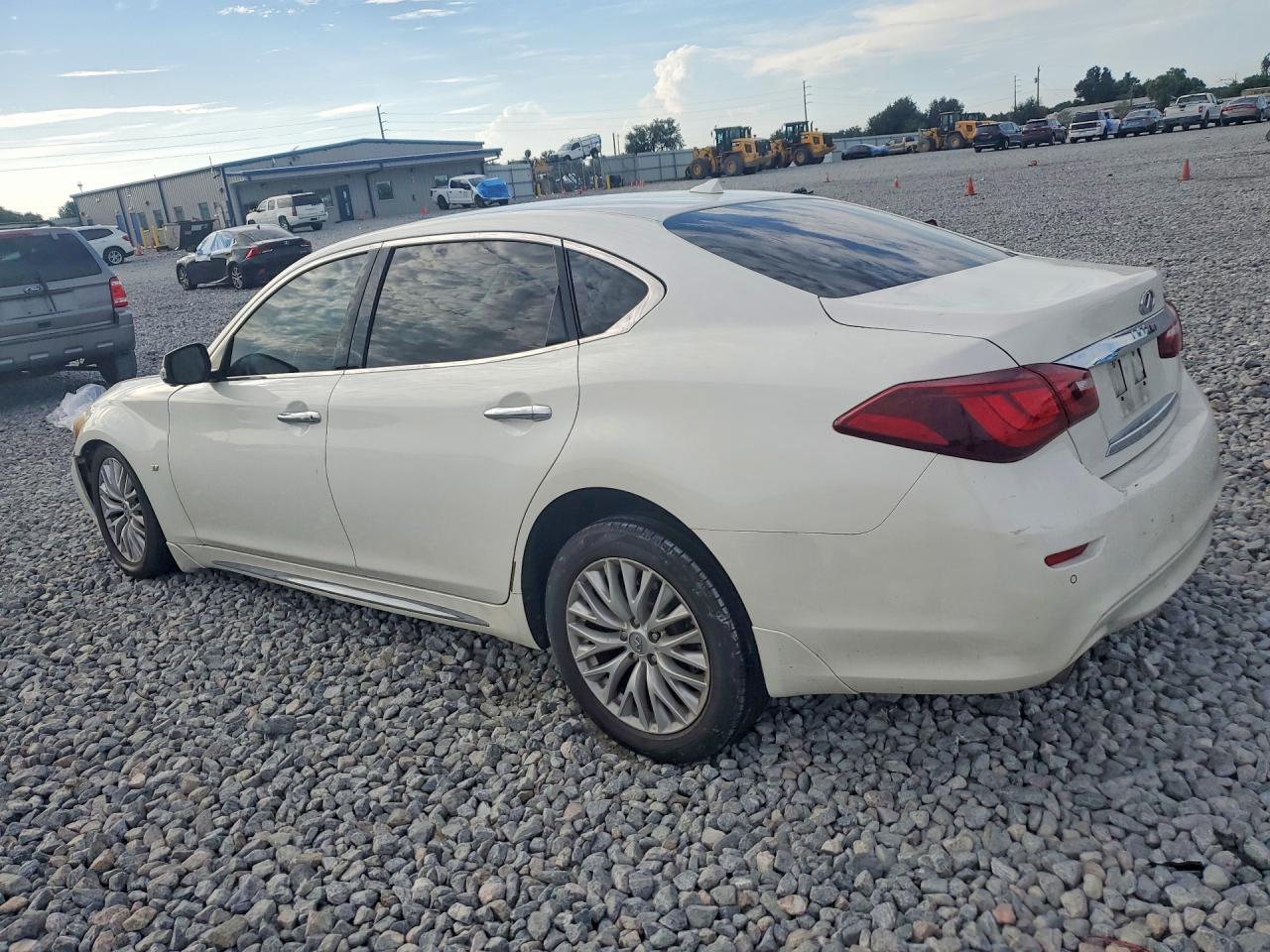 2016 INFINITI Q70L 3.7 — снимка 2