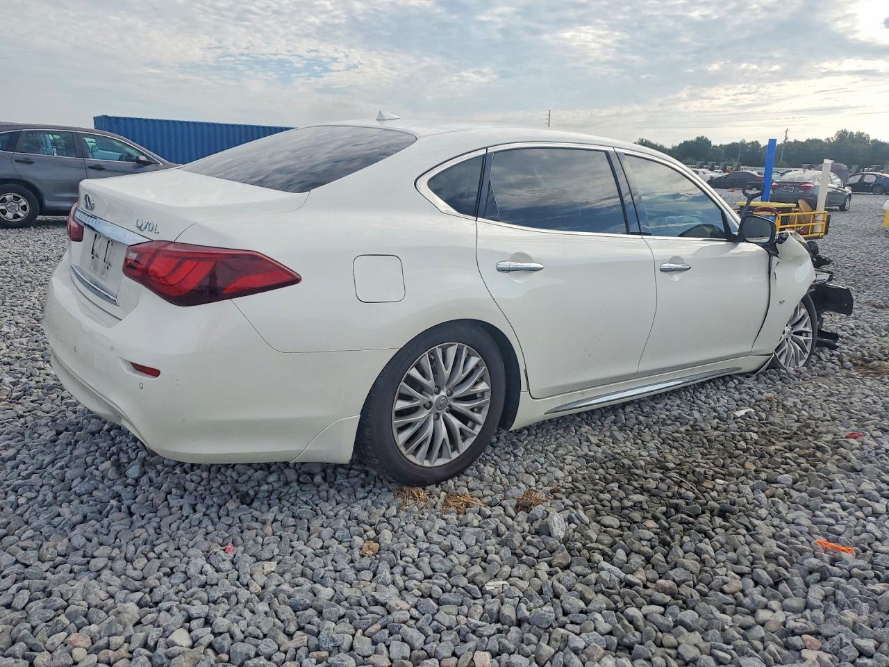 2016 INFINITI Q70L 3.7 — снимка 3