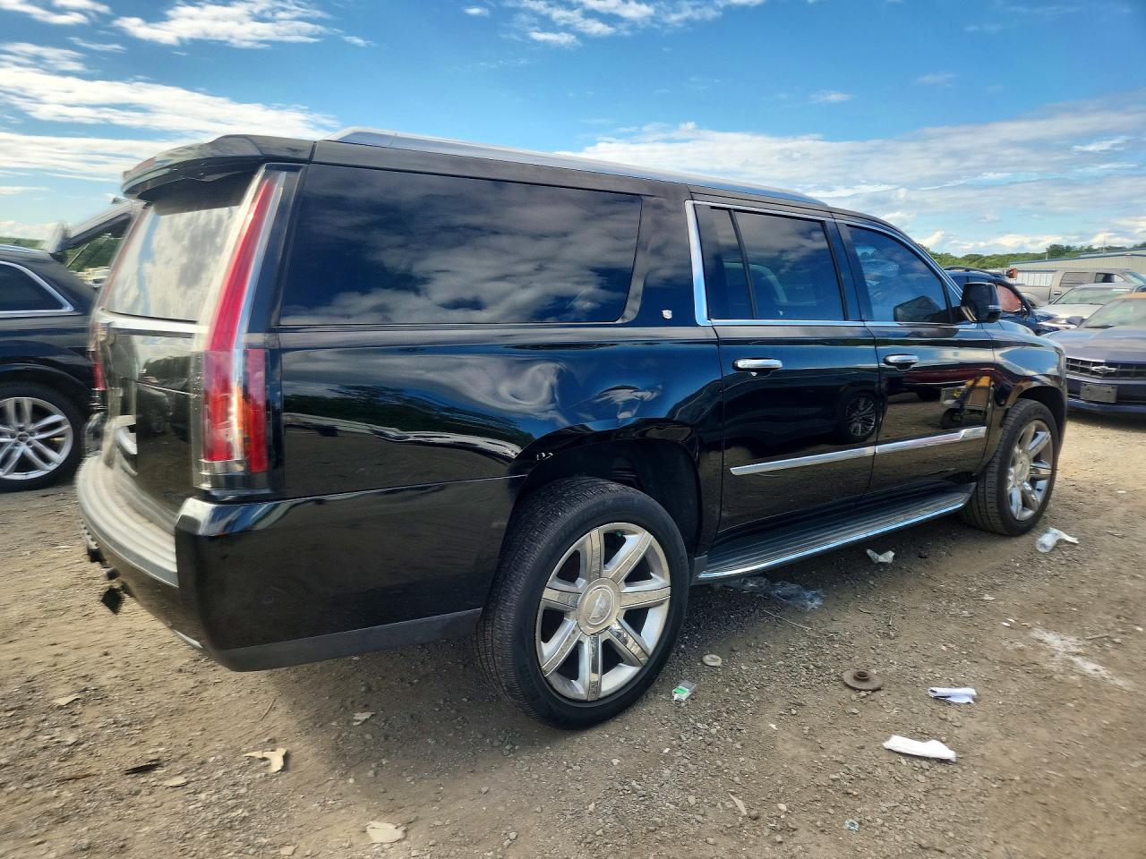 2017 CADILLAC ESCALADE ESV LUXURY — снимка 3