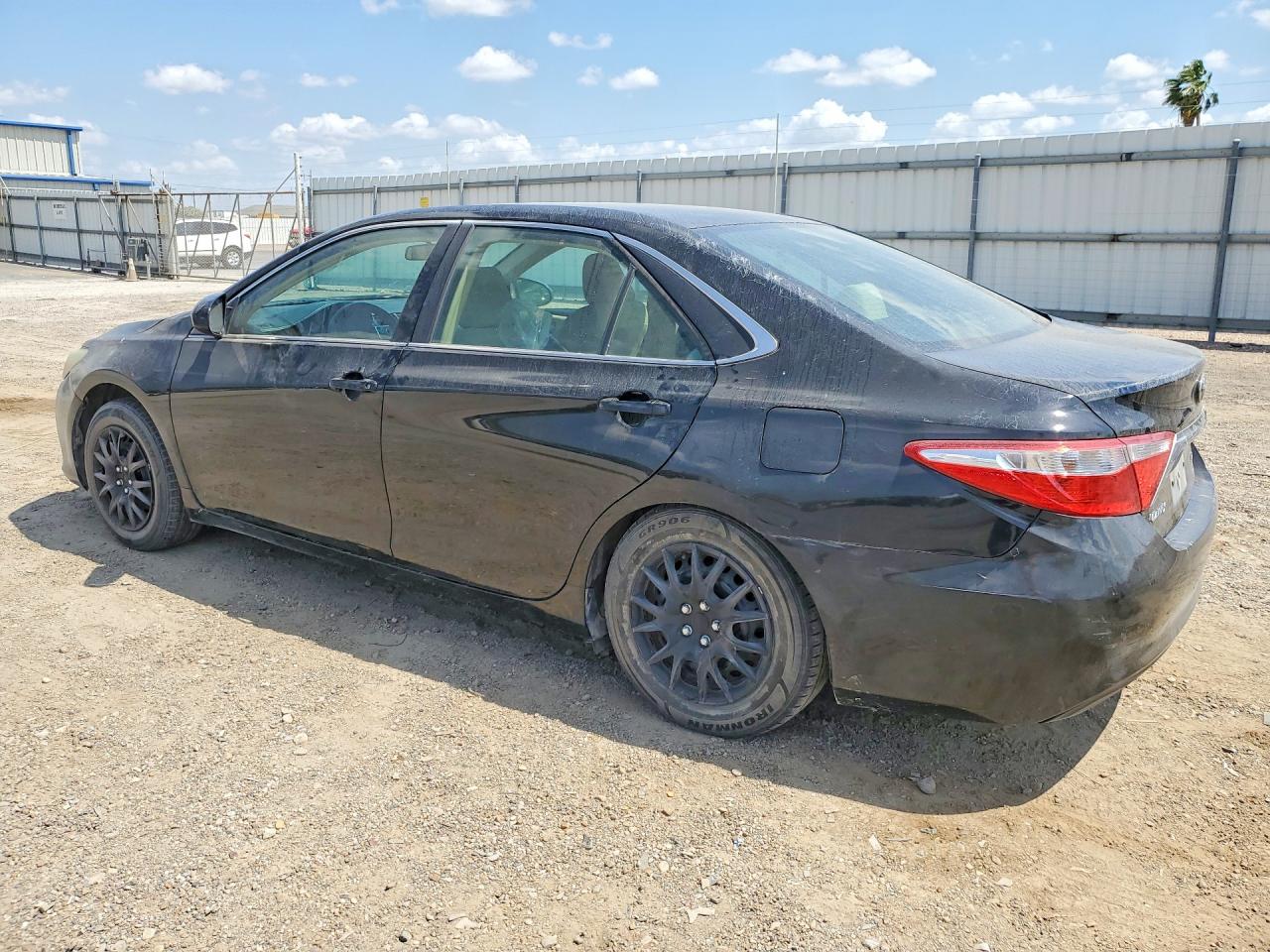2015 TOYOTA CAMRY LE — снимка 2