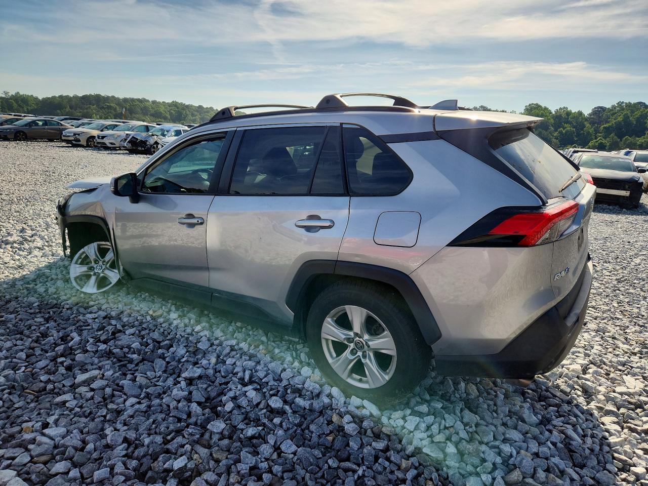 2021 TOYOTA RAV4 XLE — снимка 2
