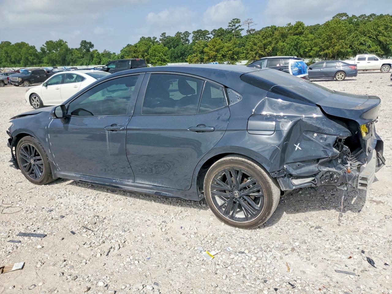2026 TOYOTA CAMRY SE — снимка 2