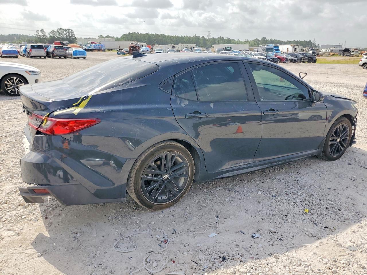 2026 TOYOTA CAMRY SE — снимка 3