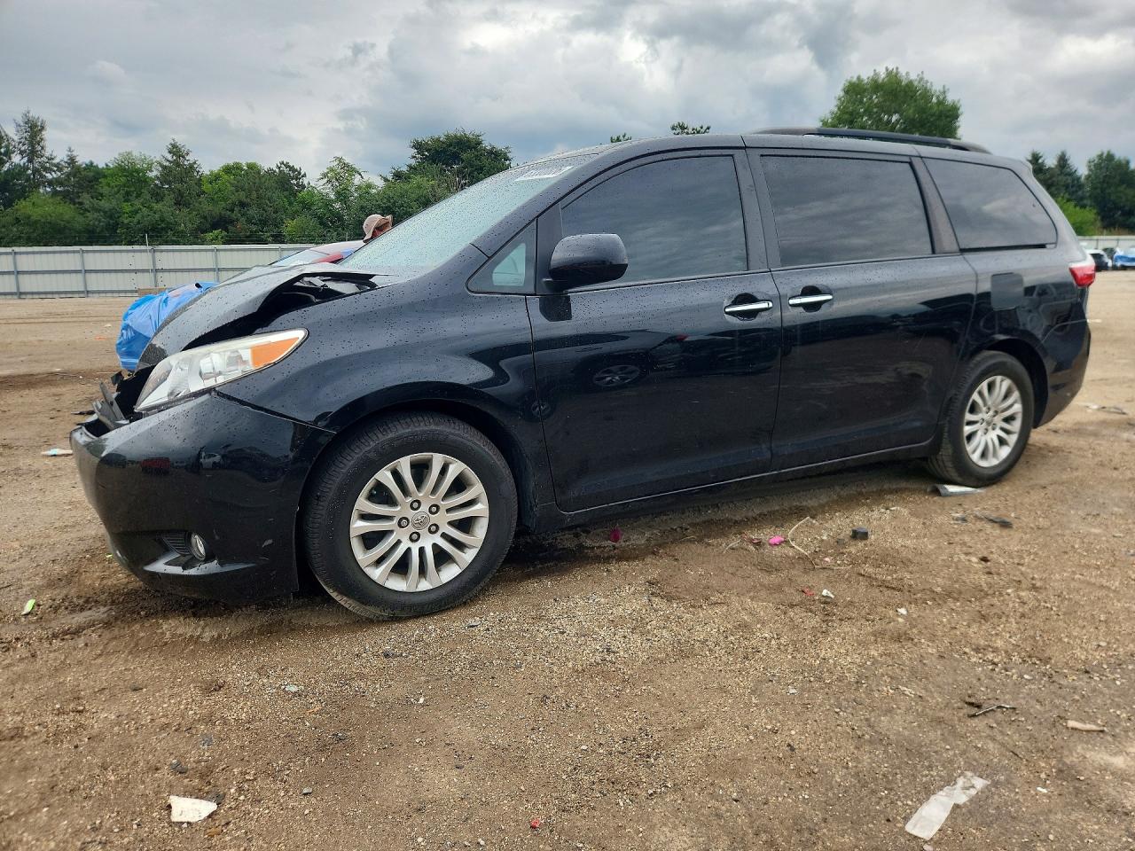 2015 TOYOTA SIENNA XLE 8-PASSENGER