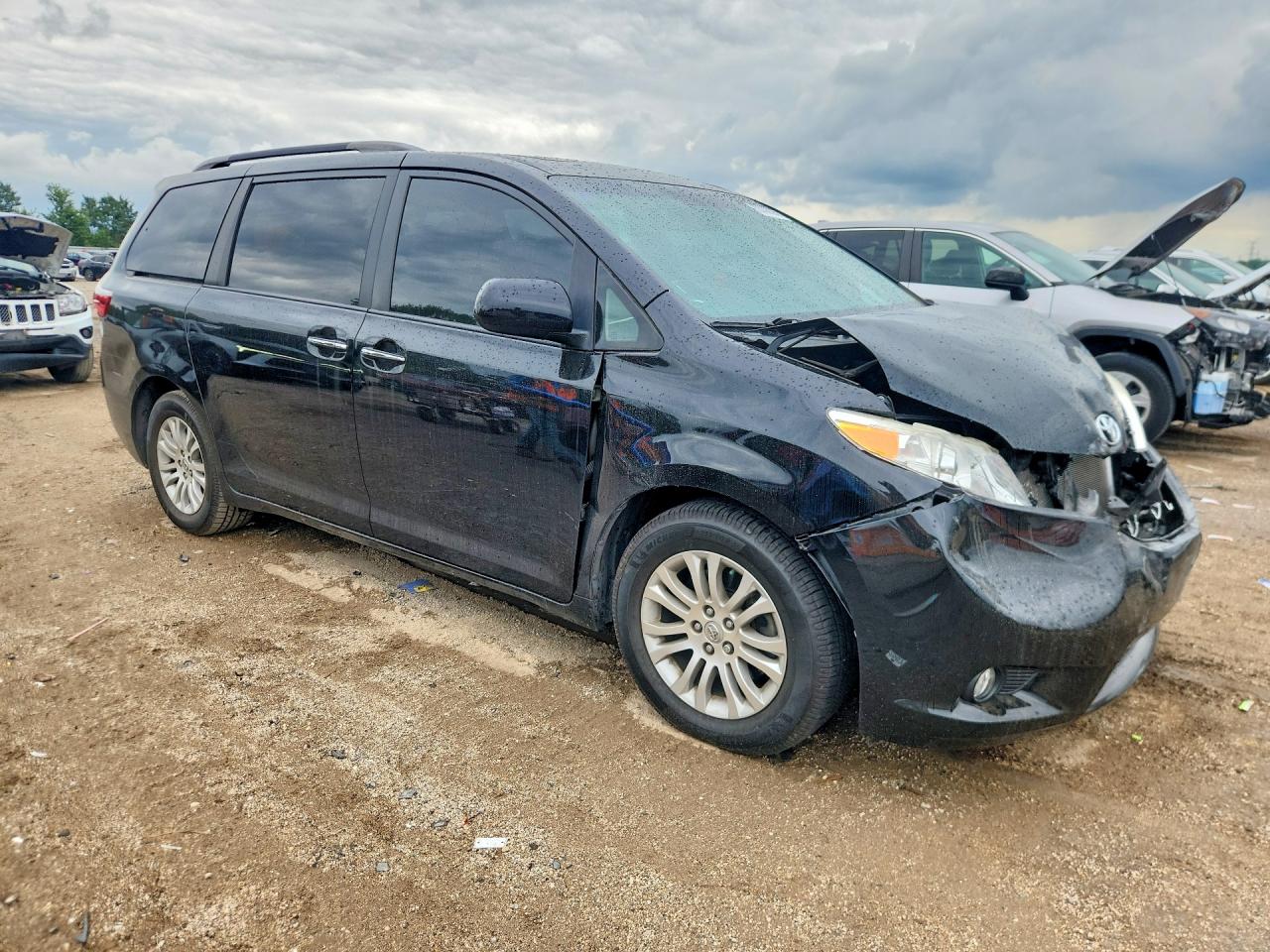 2015 TOYOTA SIENNA XLE 8-PASSENGER — снимка 4