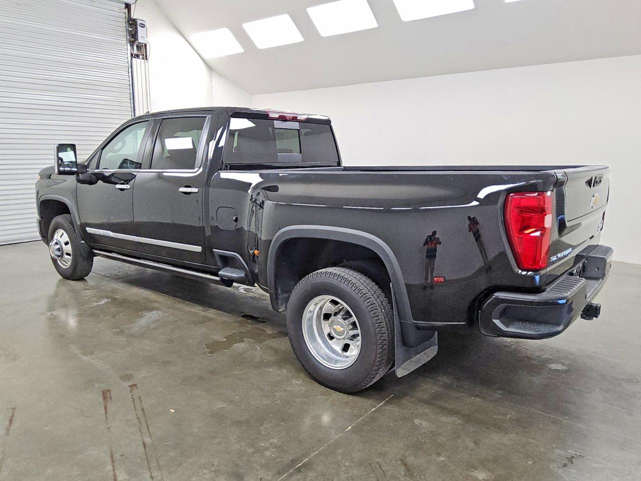 2026 CHEVROLET SILVERADO K3500 HIGH COUNTRY — снимка 2
