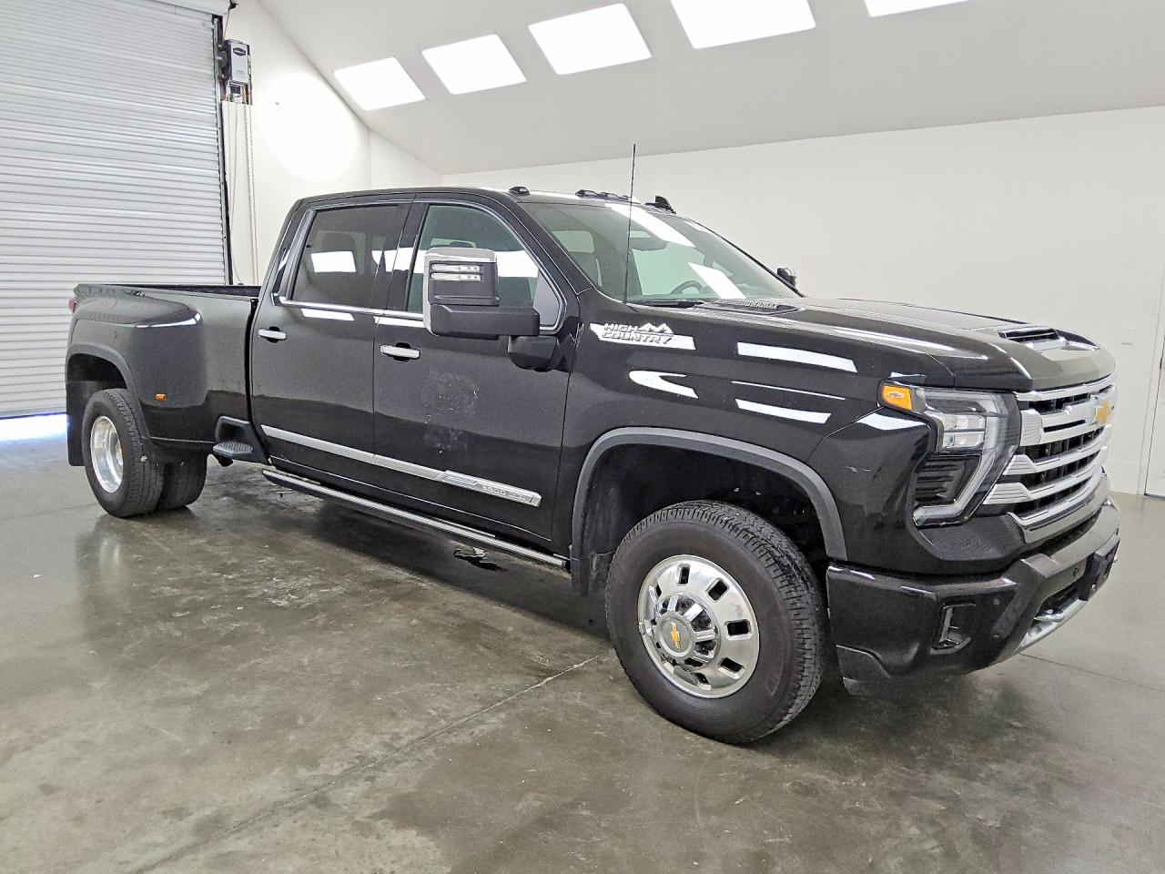 2026 CHEVROLET SILVERADO K3500 HIGH COUNTRY — снимка 4