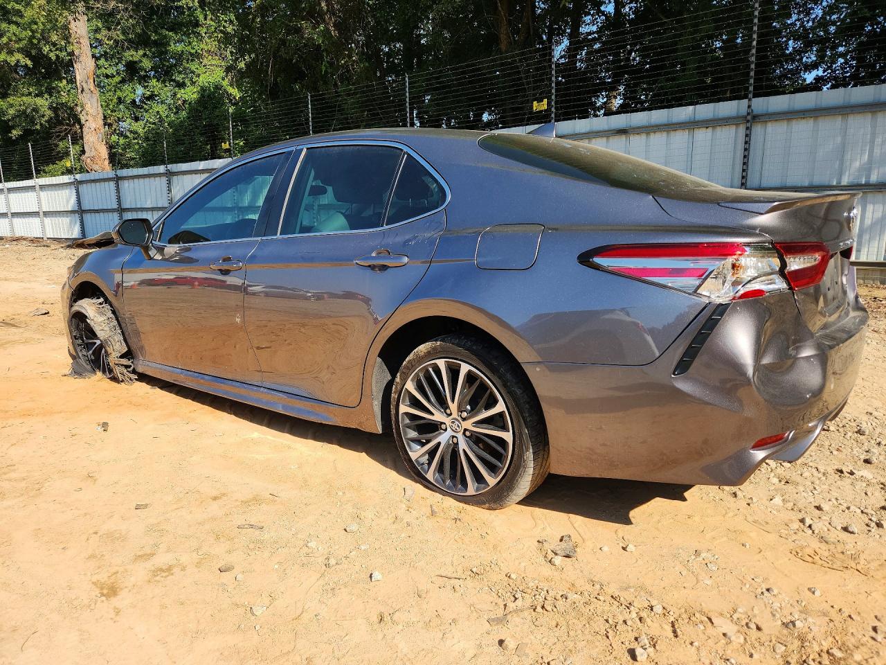 2019 TOYOTA CAMRY SE — снимка 2