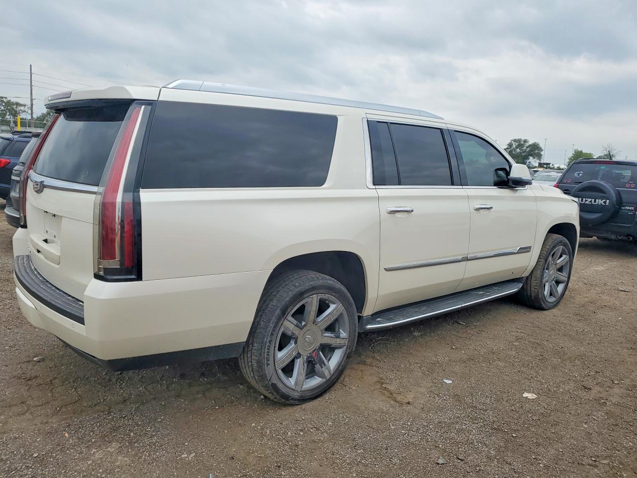 2015 CADILLAC ESCALADE ESV LUXURY — снимка 3