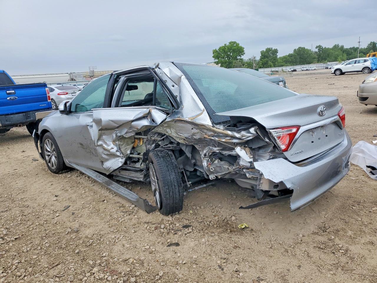 2017 TOYOTA CAMRY XLE — снимка 2