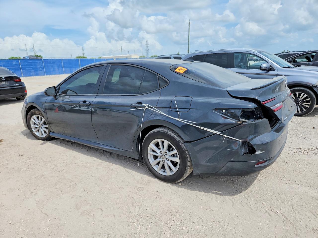 2026 TOYOTA CAMRY LE — снимка 2