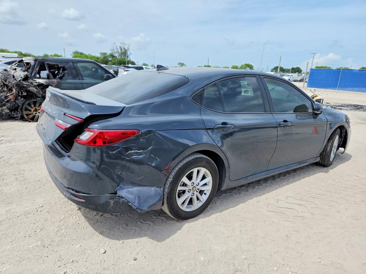 2026 TOYOTA CAMRY LE — снимка 3