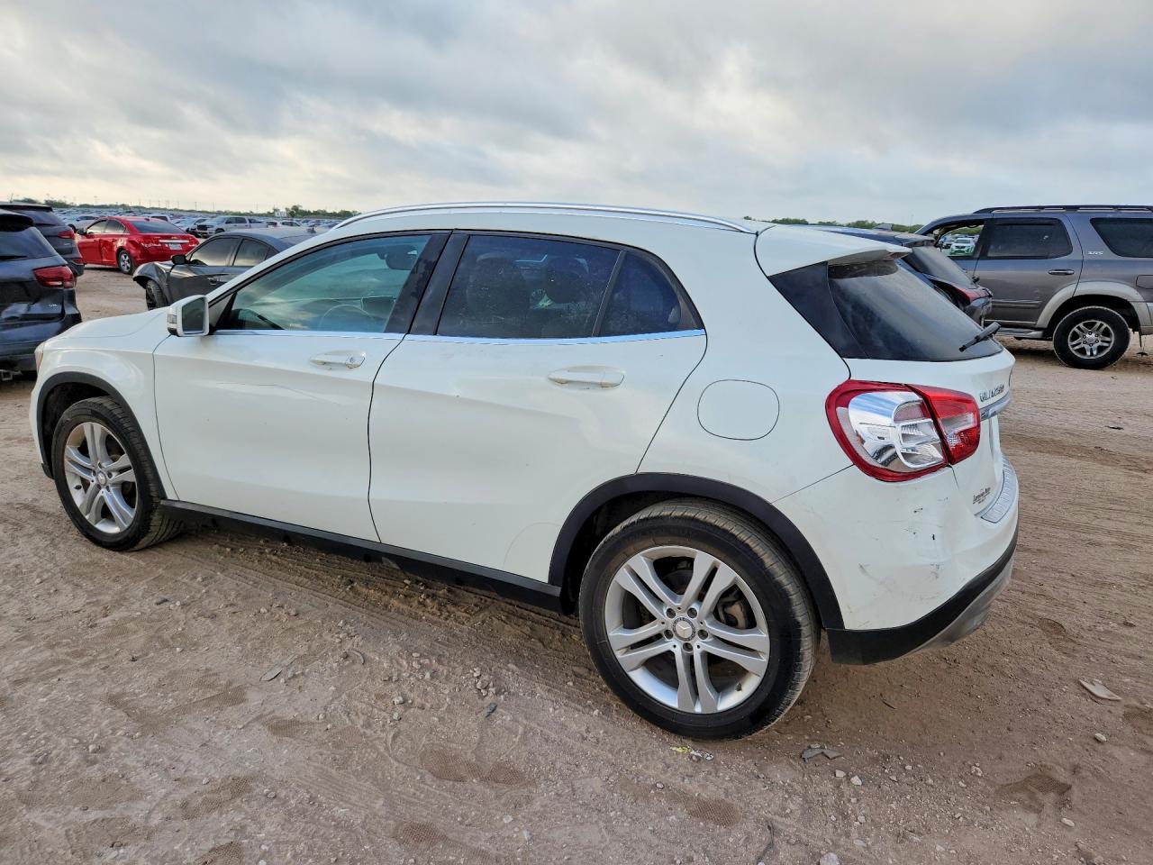 2017 MERCEDES-BENZ GLA 250 — снимка 2