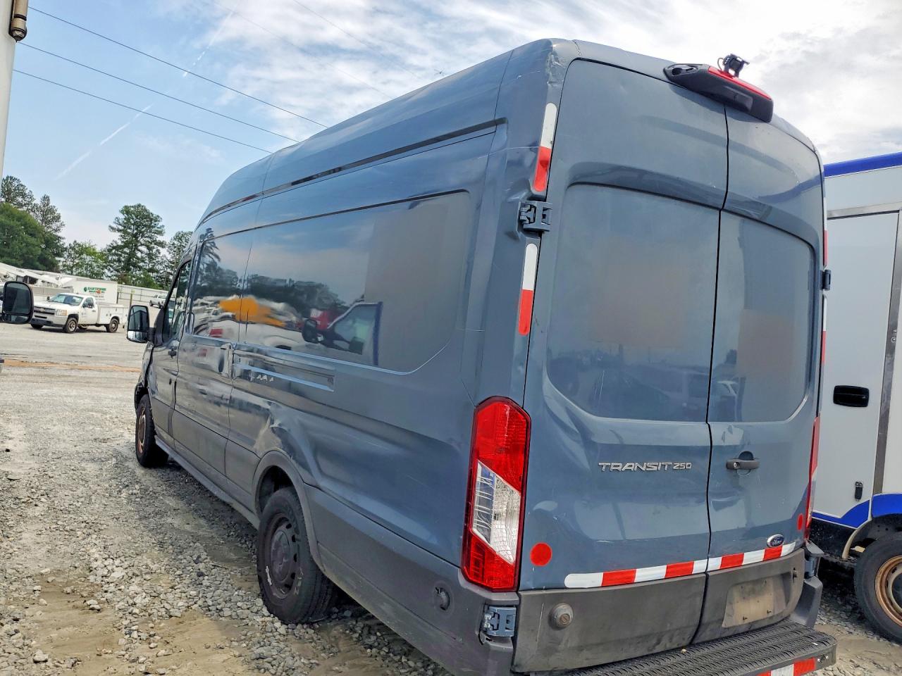 2020 FORD TRANSIT T-250 — снимка 2