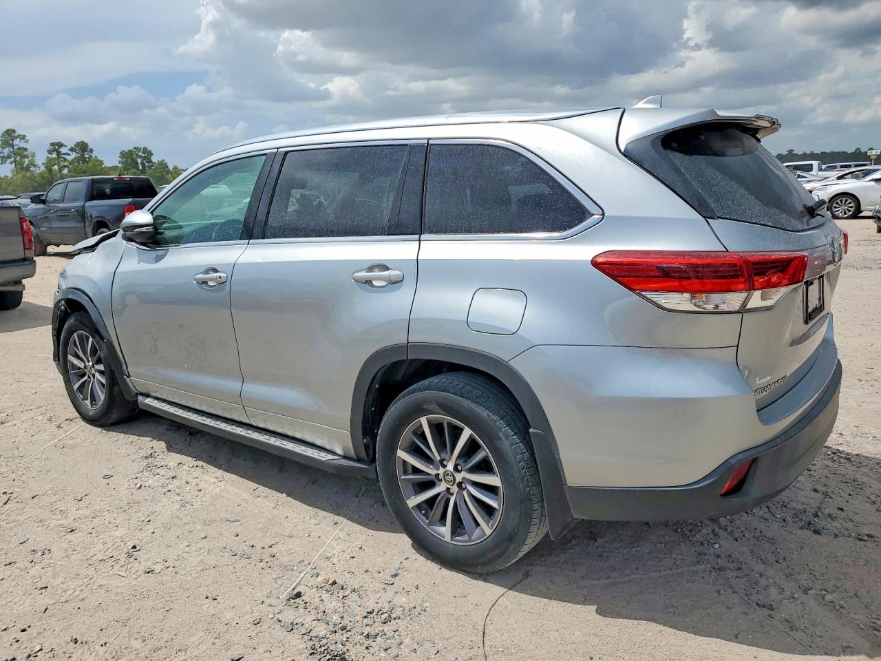 2018 TOYOTA HIGHLANDER XLE — снимка 2
