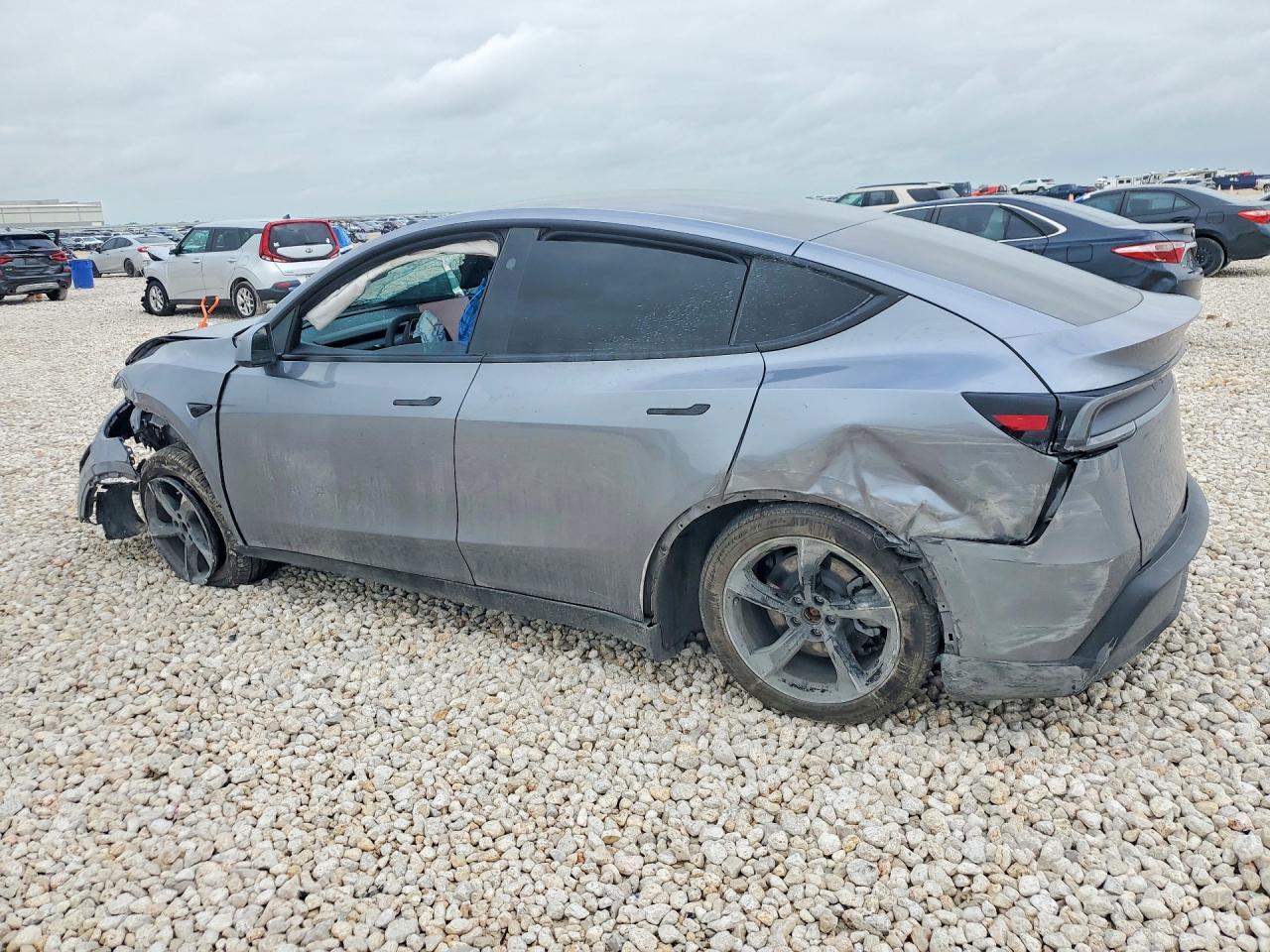 2026 TESLA MODEL Y — снимка 2