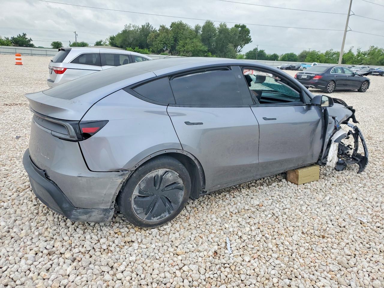 2026 TESLA MODEL Y — снимка 3
