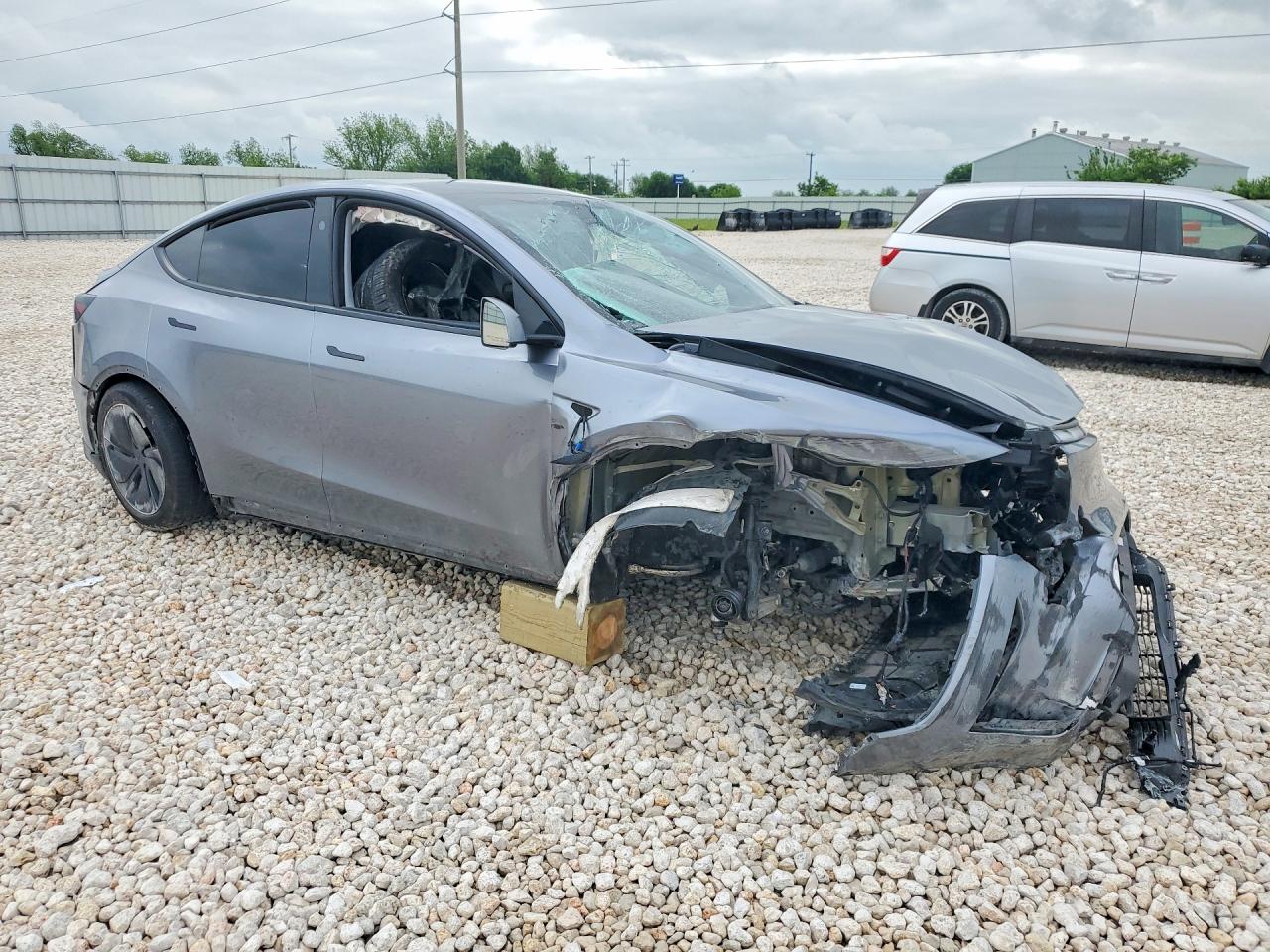 2026 TESLA MODEL Y — снимка 4