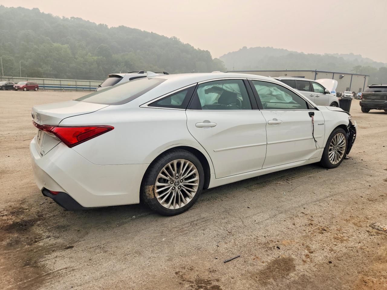 2020 TOYOTA AVALON LIMITED — снимка 3
