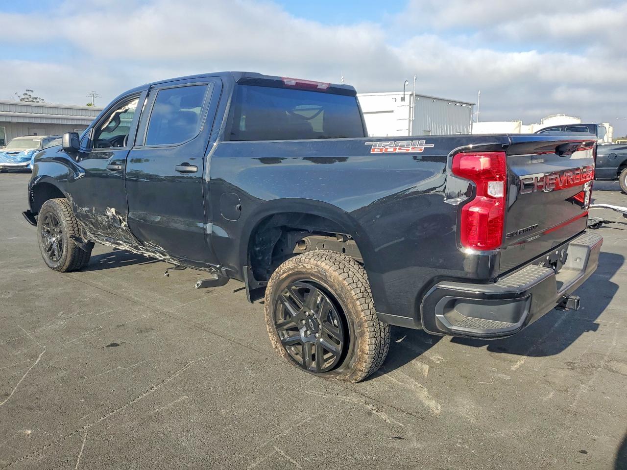 2026 CHEVROLET SILVERADO K1500 TRAIL BOSS CUSTOM — снимка 2