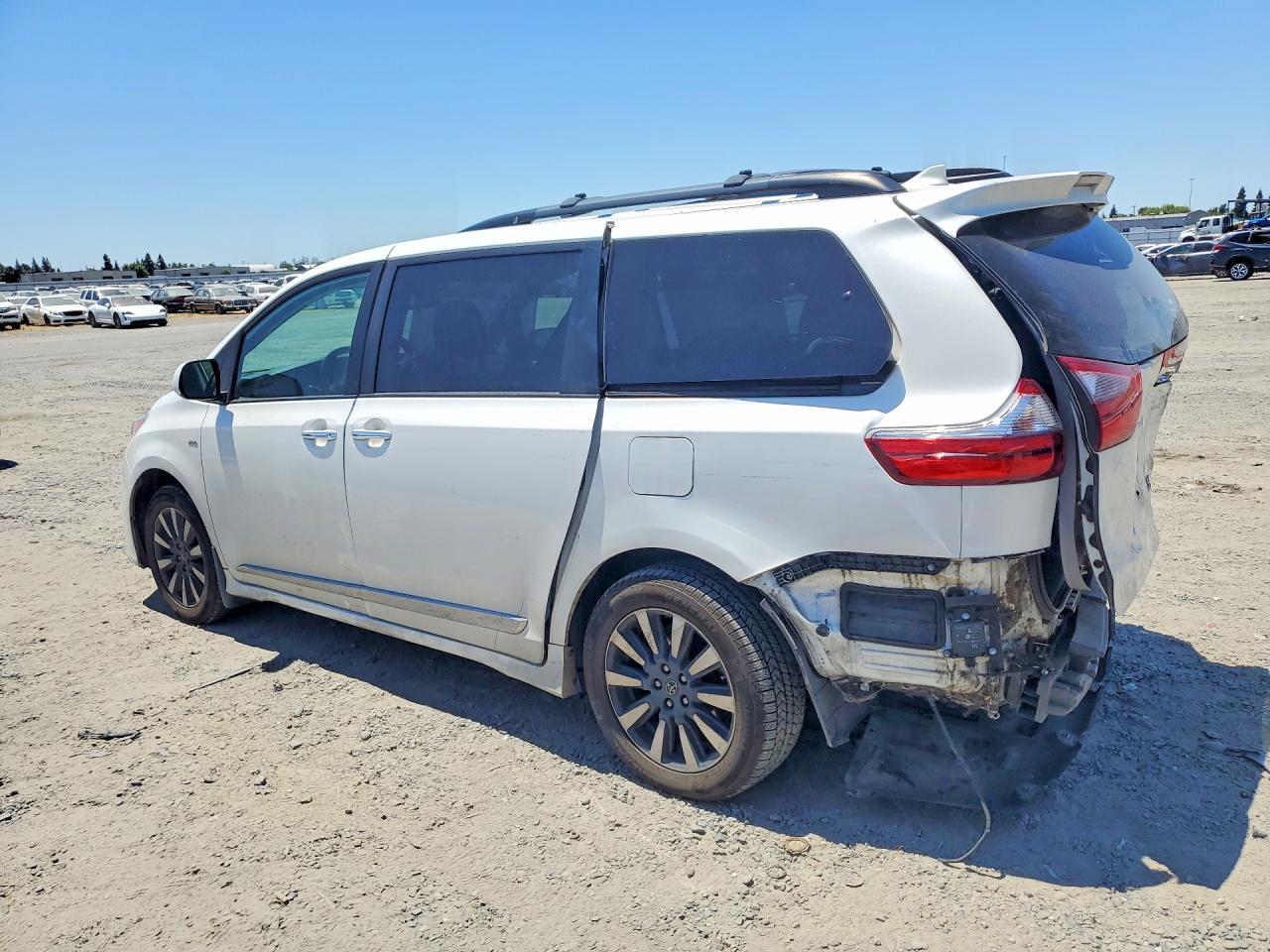 2020 TOYOTA SIENNA XLE PREMIUM 7-PASSENGER — снимка 2