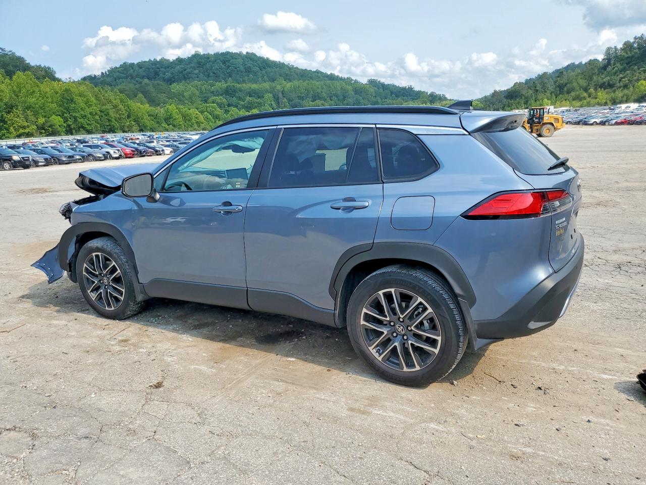 2026 TOYOTA COROLLA CROSS XLE — снимка 2