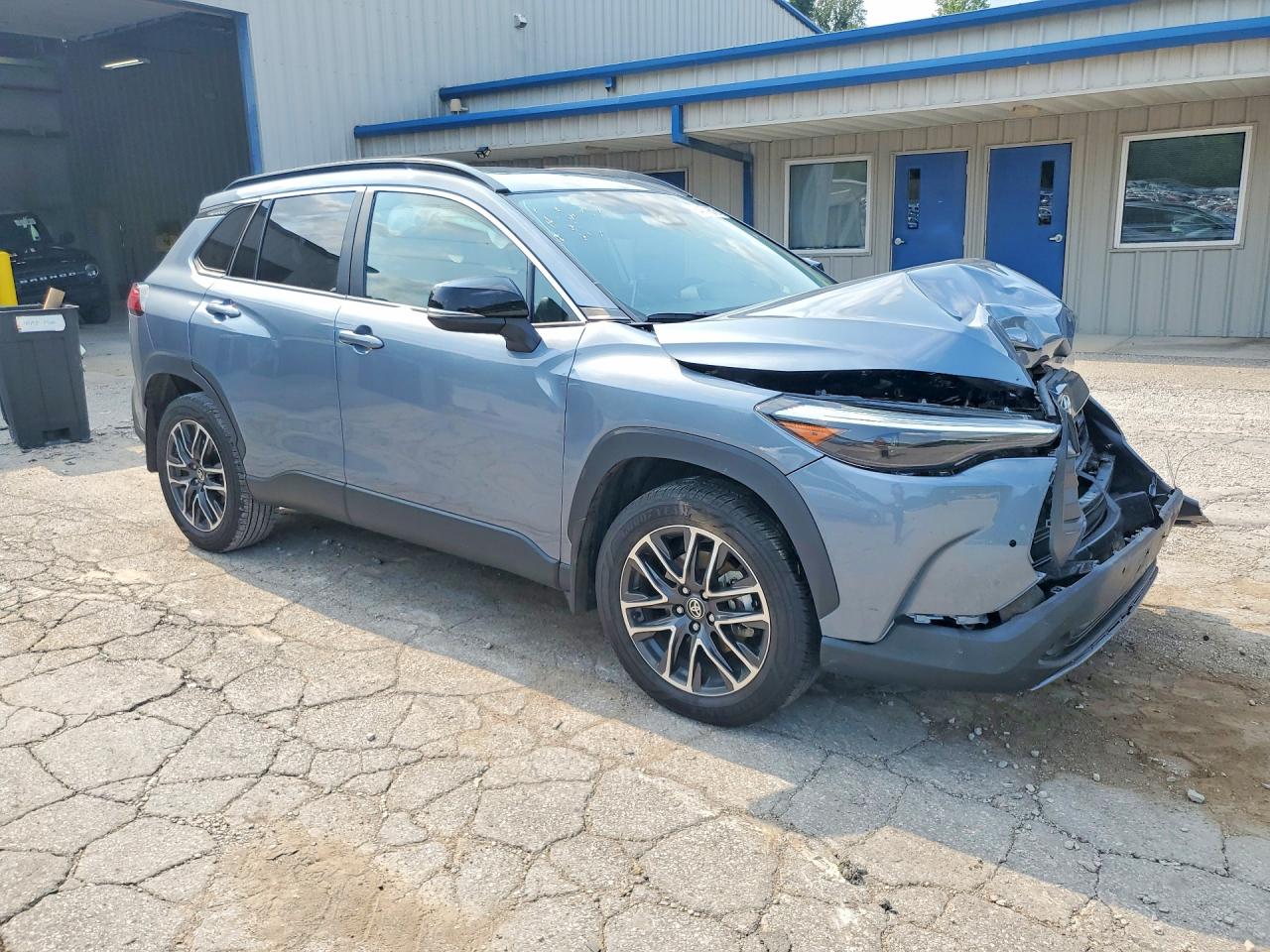 2026 TOYOTA COROLLA CROSS XLE — снимка 4