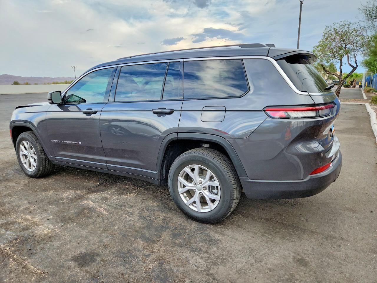 2022 JEEP GRAND CHEROKEE L LIMITED — снимка 2