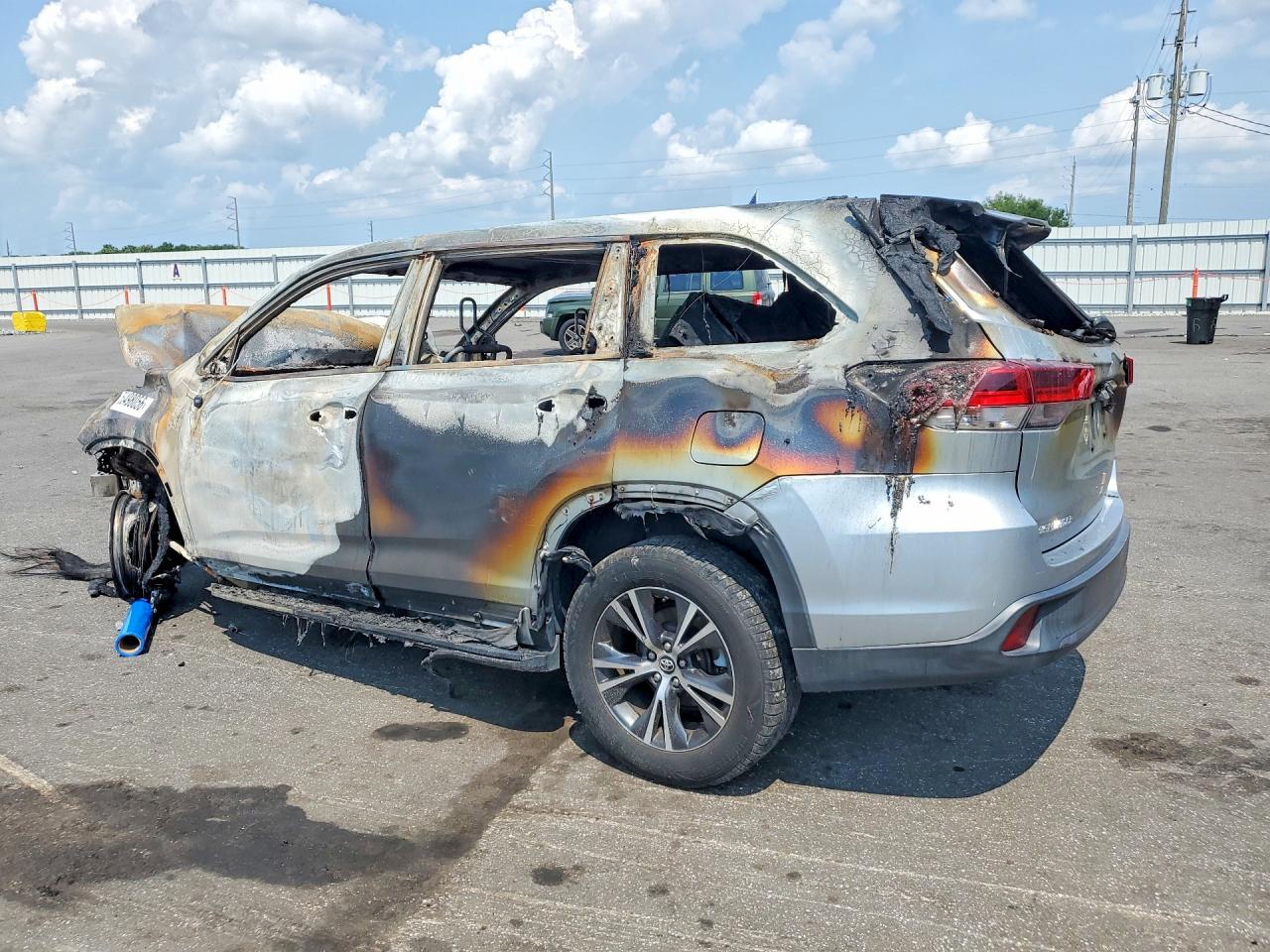 2018 TOYOTA HIGHLANDER LE — снимка 2