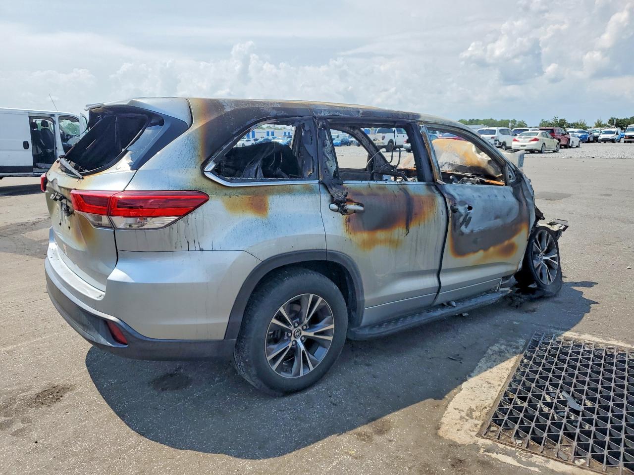2018 TOYOTA HIGHLANDER LE — снимка 3