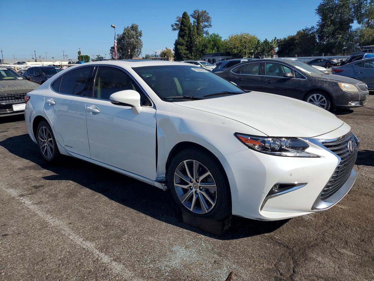 2017 LEXUS ES 300H — снимка 4
