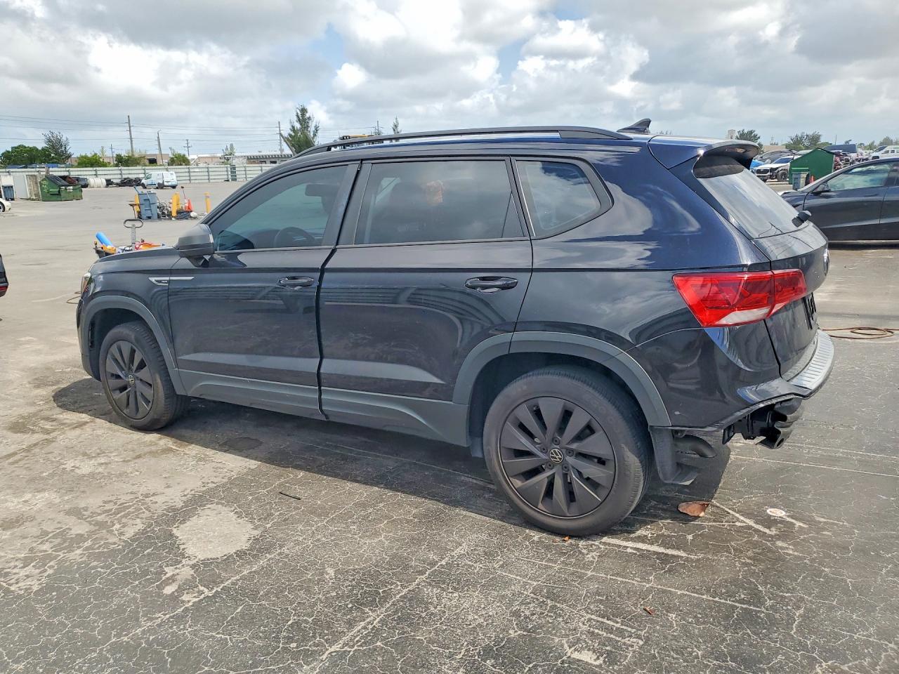 2022 VOLKSWAGEN TAOS S — снимка 2