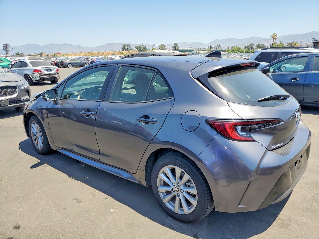 2026 TOYOTA COROLLA HATCHBACK SE — снимка 2