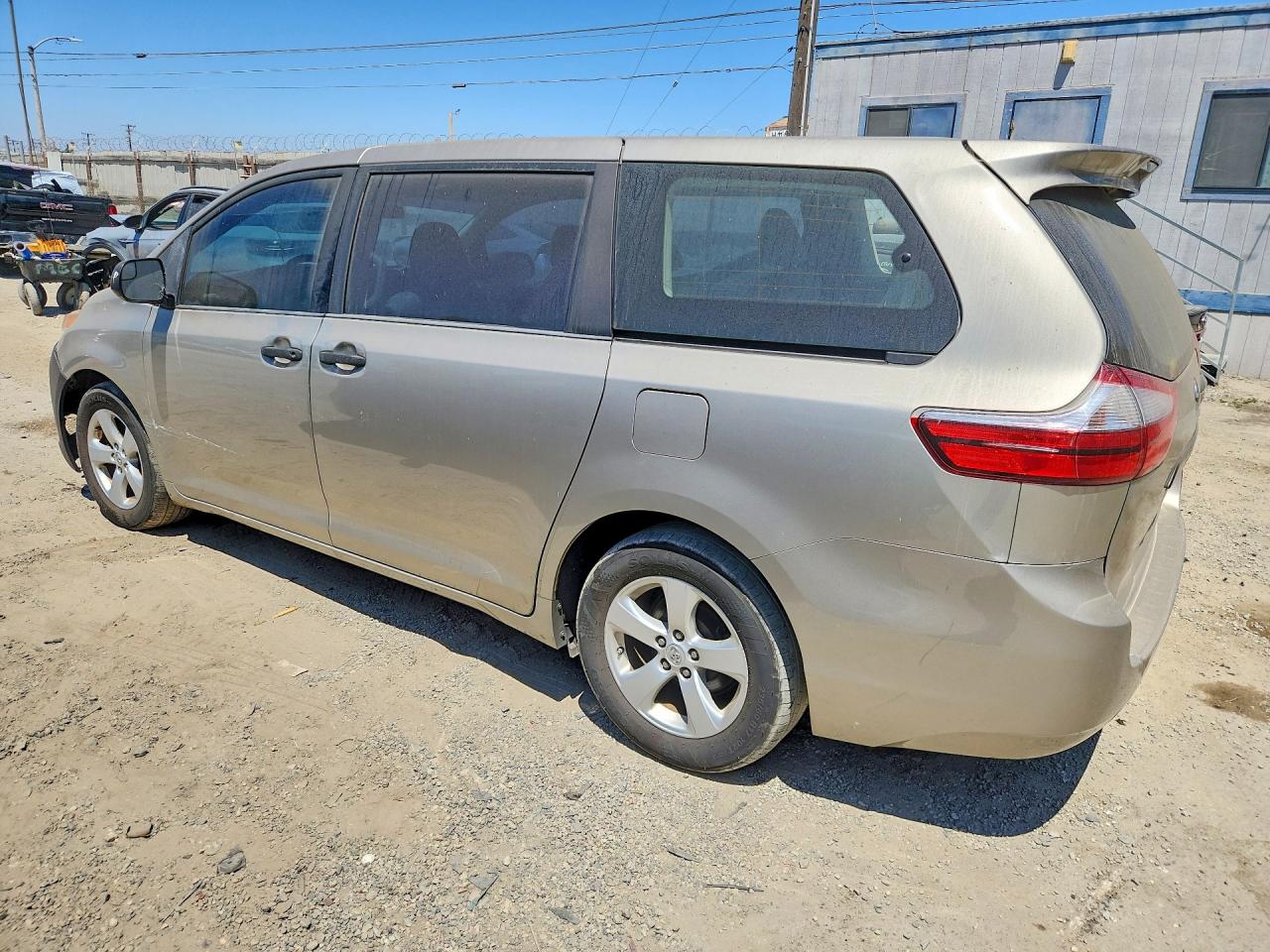 2015 TOYOTA SIENNA L 7-PASSENGER — снимка 2