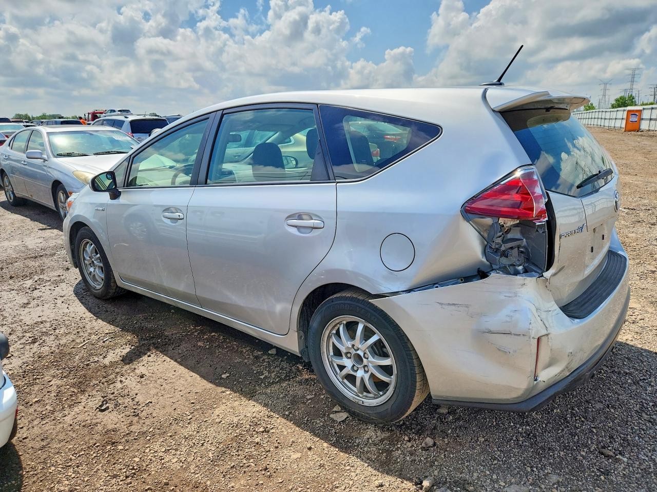 2016 TOYOTA PRIUS V THREE — снимка 2