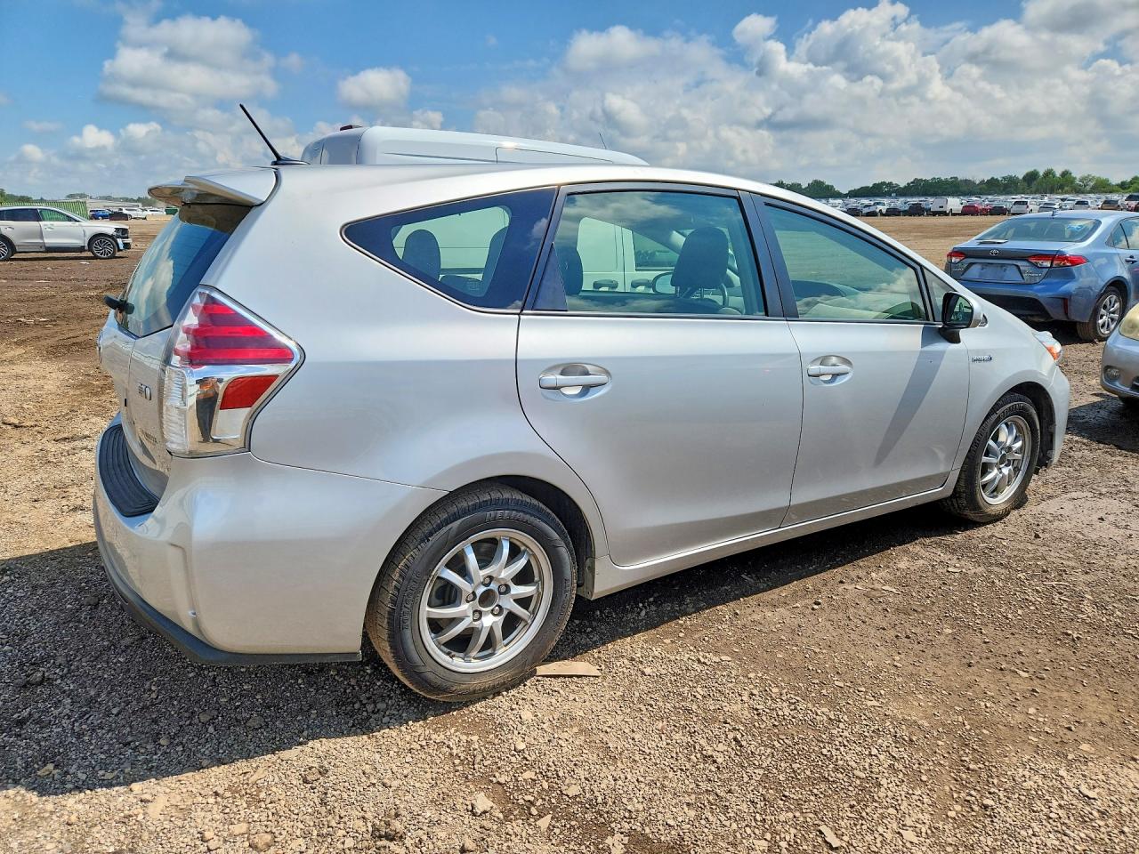 2016 TOYOTA PRIUS V THREE — снимка 3