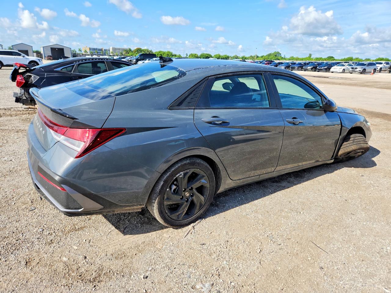 2026 HYUNDAI ELANTRA SEL SPORT — снимка 3