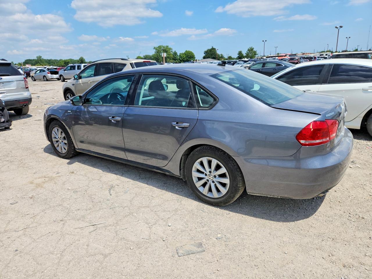 2015 VOLKSWAGEN PASSAT S — снимка 2