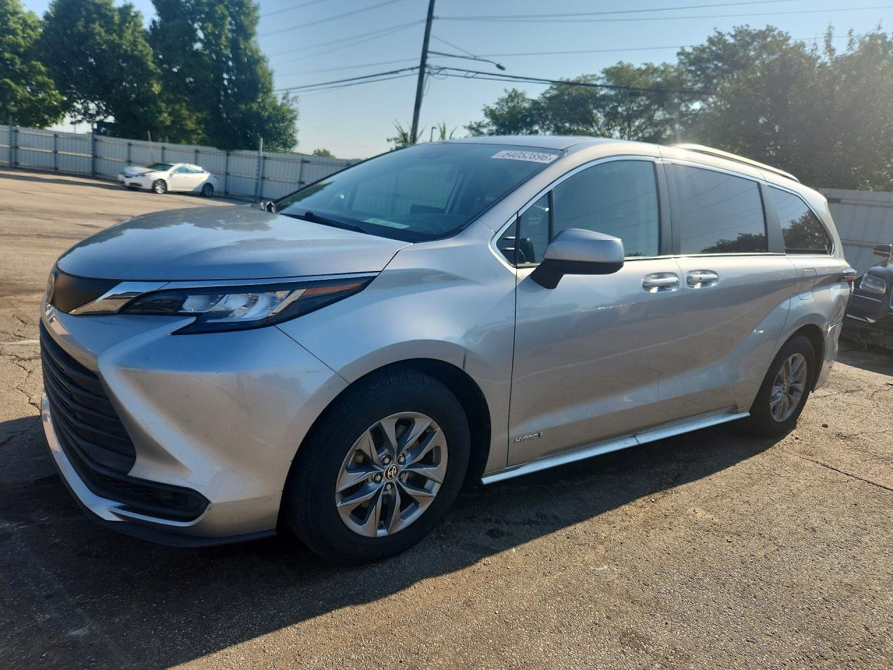 2021 TOYOTA SIENNA LE