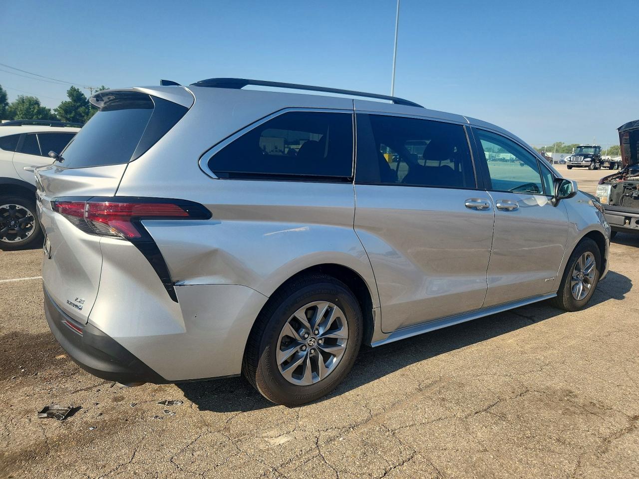 2021 TOYOTA SIENNA LE — снимка 3