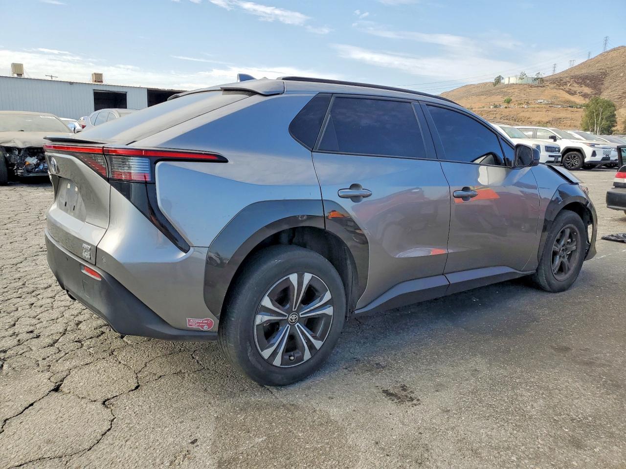 2024 TOYOTA BZ4X XLE — снимка 3